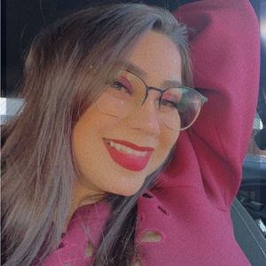 Meet your Posher, Alejandra